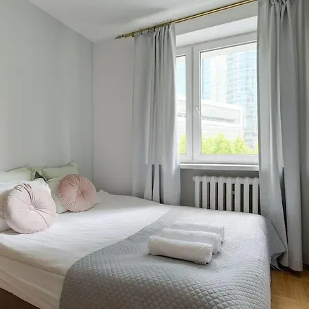 Palace View Near Zlote Tarasy In Center *